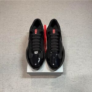 Stylish Black Men's Sneakers